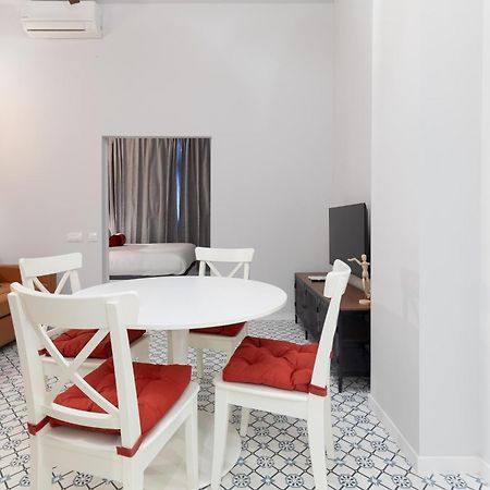 The Little Village Apartments Valencia Exteriör bild
